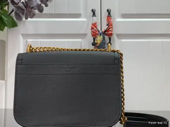 First bag ru LOUIS CHAIN VUITTON LOCKME PM 0508